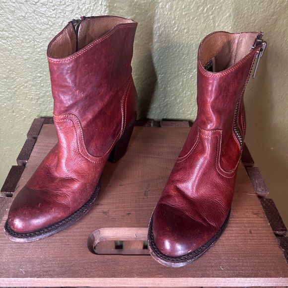 Frye Brown leather Ankle Boots Vintage Western Style Size 7 Zip closure cowgirl - Picture 2 of 10